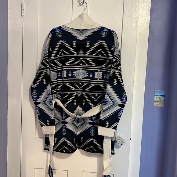 NWT PJ Salvage blue and white Aztec pattern lounging cardigan small - Picture 7 of 10